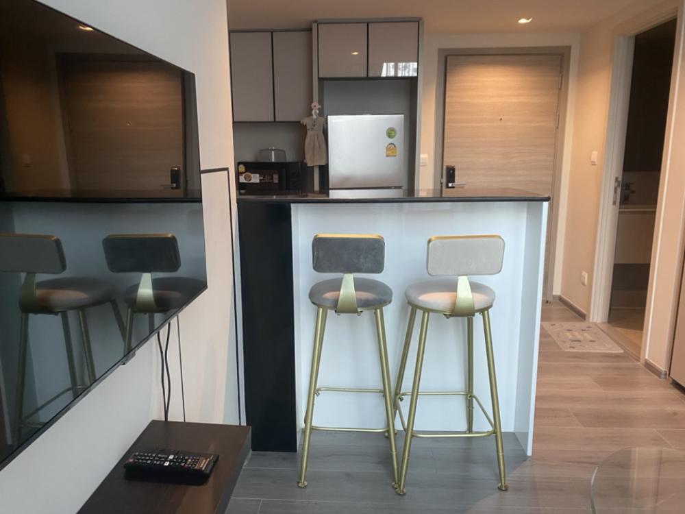 For RentCondoSapankwai,Jatujak : ❤️❤️❤️ ❤️❤️ Urgent for rent, The Reserve, The Reserve Phahon-Pradipat, 400 m, BTS Saphan Khwai, available 1 June 2024, opposite big c. Interested, line/tel 0859114585 ❤️❤️New room, very cool. Complete with furniture and electrical appliances, just carry y
