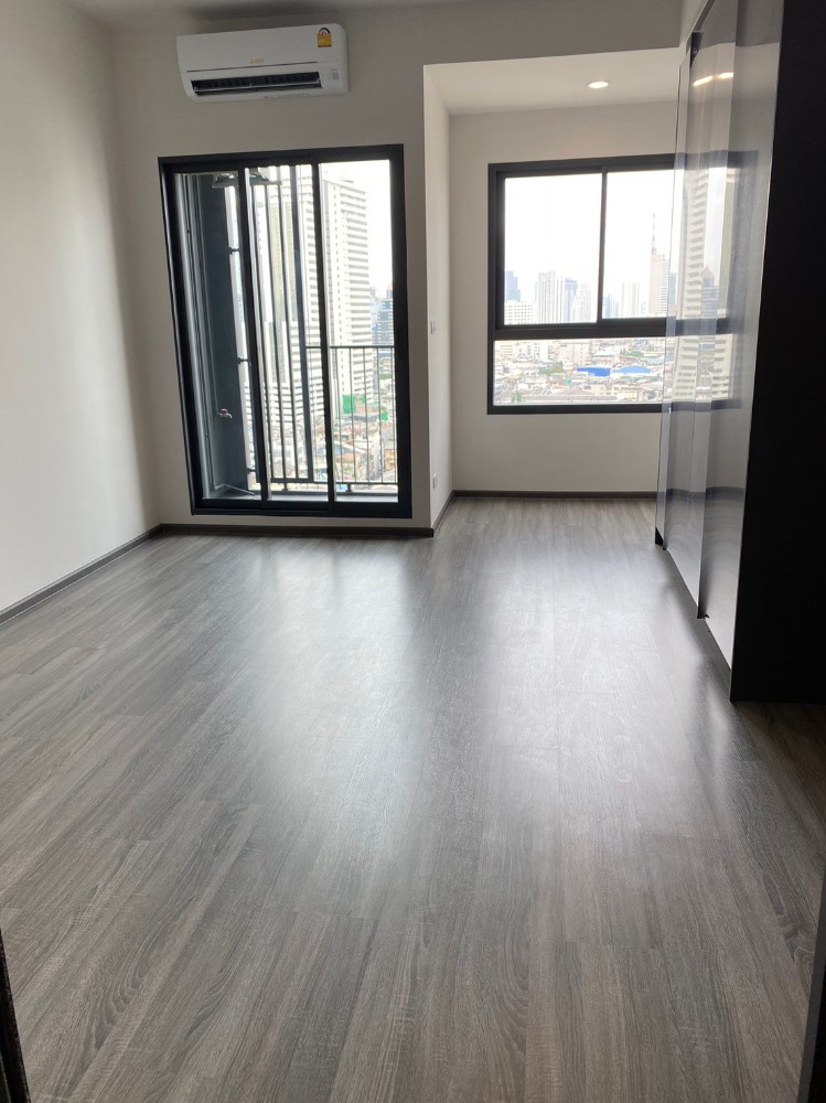Sale DownCondoSiam Paragon ,Chulalongkorn,Samyan : for Sale ขาย Ideo Chula-Samyan 28.8  Sq,m. Fully Fitted 4.92 ล้านบาท โทรเลย น้อง 096-2615656  ห้องกว้าง 28.5 ตรม. 1 นอน 1น้ำ ตกแต่งบางส่วน พร้อมอยู่    Location :  Samyan  Selling Price : 4,390,000 Baht  Condominium near