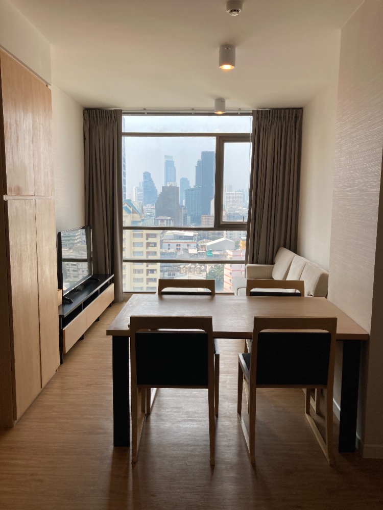 For RentCondoSilom, Saladaeng, Bangrak : 🌻 Condo for rent at Siamese Surawong, size 61 sq m. 2 beds, 2 baths, ready to move in. Please contact to see the room at 0922802873.