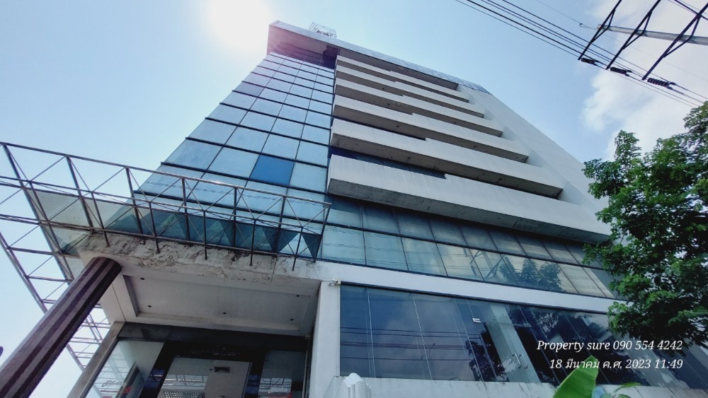 For SaleOfficeBangna, Bearing, Lasalle : Sell-rent an 8-storey office building (with a rooftop), next to Bangna-Trad Road (inbound), a stand alone building, almost 2 rai of land, usable area 2,925 sq m, parking for 50 cars, and a warehouse of 200 sq m. m.