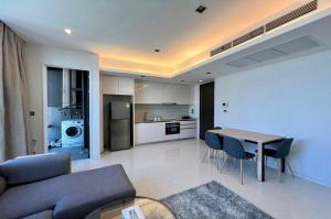 For RentCondoSathorn, Narathiwat : Code C20221201531....The Bangkok Sathorn to rent, 1 bedroom, 1 bathroom , high floor, furnished, ready to move in