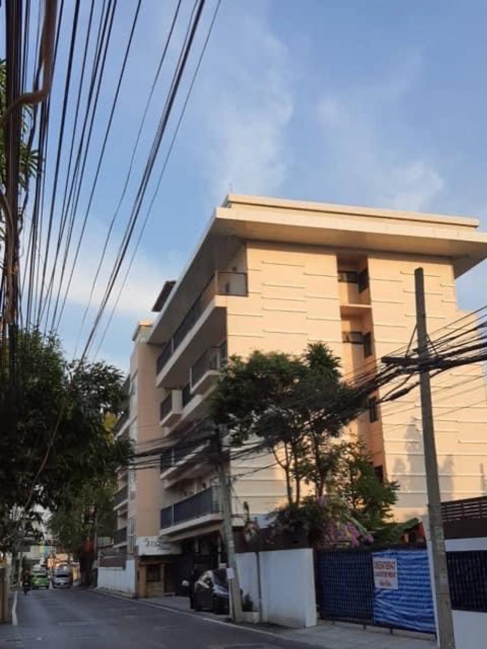 For RentShophouseSukhumvit, Asoke, Thonglor : Building for rent Ekkamai Building for rent in Soi Ekkamai.