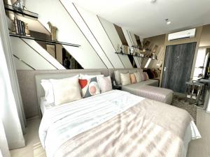 For SaleCondoOnnut, Udomsuk : Fortunately, I saw this post. Free down payment. Reserve 5,000 installments 7,xxxx By Direct Sales Call now 0946503223