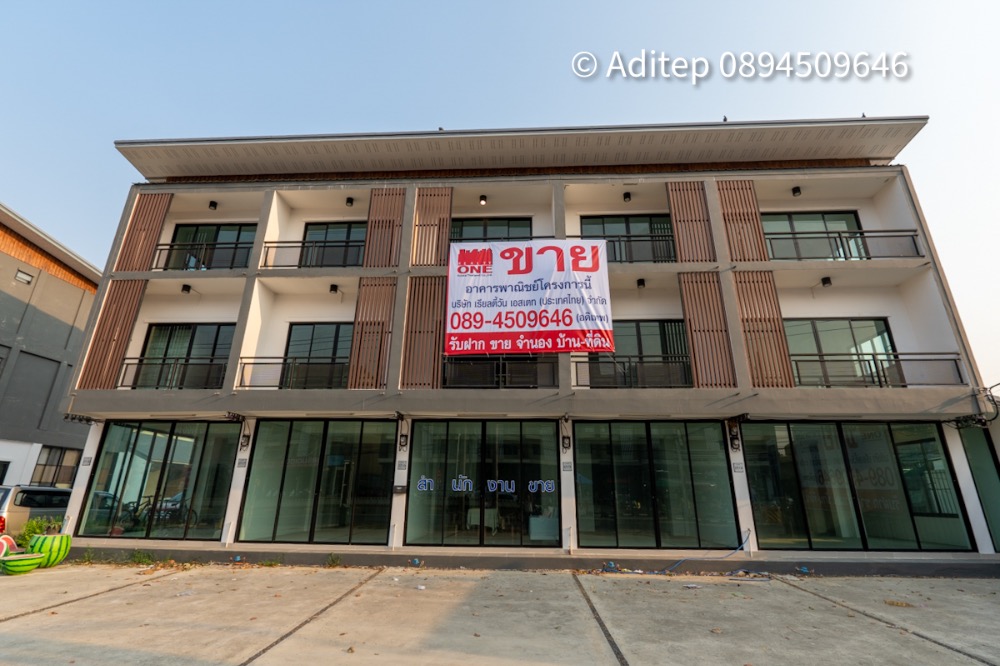 ขายตึกแถว อาคารพาณิชย์นนทบุรี บางใหญ่ บางบัวทอง : ขาย อาคารพาณิชย์สร้างใหม่ นนทบุรี ขนาด 3 ชั้น 20-30 ตรว. ติดถนนใหญ่ ในซอยวัดลาดปลาดุก ใกล้ตลาดสดเทพอุดมพร วัดเพรางาย
