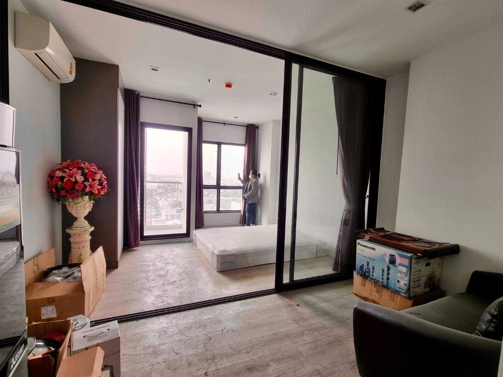 For SaleCondoSamut Prakan,Samrong : LV099 is sold below market price. The room has never been Never rented Knightbridge Sky River Ocean Samut Prakan # Next to BTS Pak Nam, very good wind, next to the Chao Phraya River, north room / call 099-149-5164