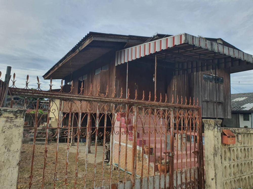 ขายบ้านเชียงใหม่ : เชียงดาว-เชียงใหม่ บ้านไม้สักแท้ พร้อมที่ดิน 107 ตร.วา ครุฑแดง เจ้าของขายเอง
