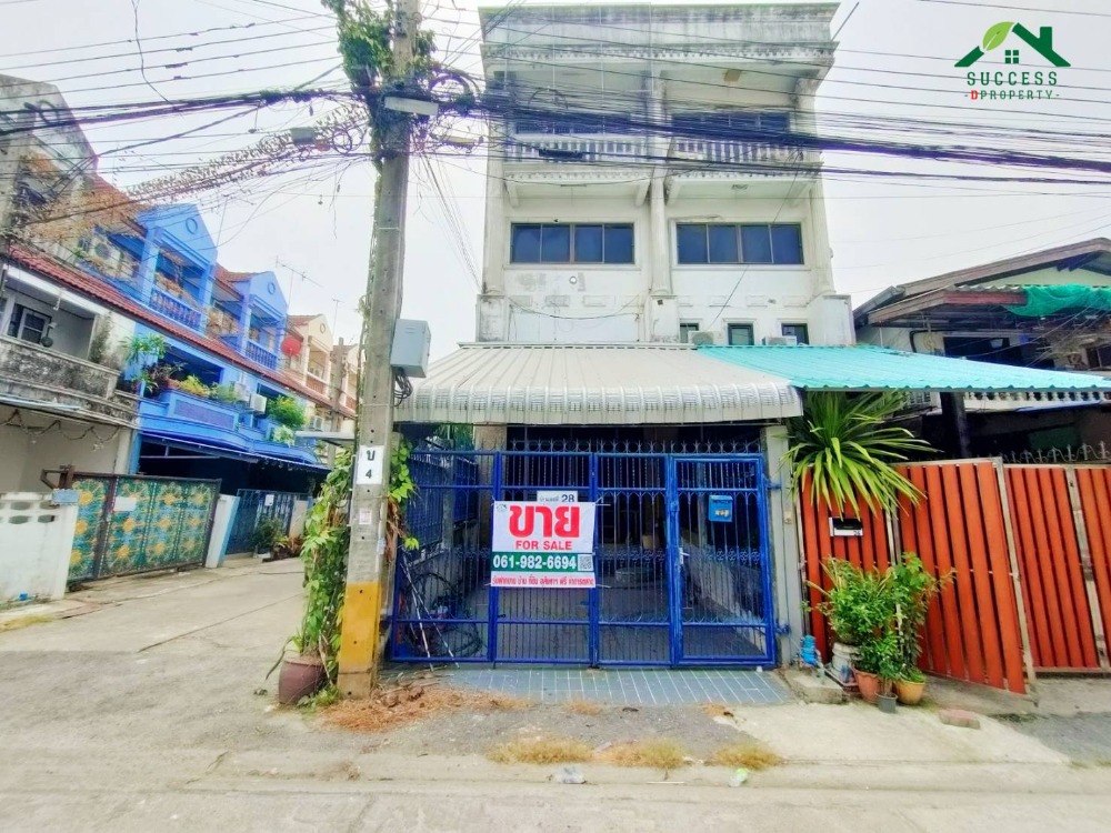 For SaleTownhouseBangna, Bearing, Lasalle : Townhouse for sale, 3 and a half floors, Thung Setthi Village, Ram 2, behind the corner, a lot of usable space There is a sky level Good location, convenient transportation, near Ramkhamhaeng University 2, near the expressway
