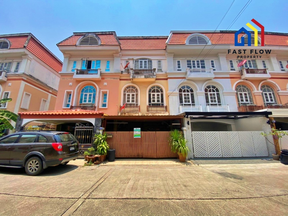 For SaleTownhouseNawamin, Ramindra : Townhouse for sale, Village Resorta Watcharapol The Resorta Watcharapol Sukhaphiban 5, 3-storey townhome, home office