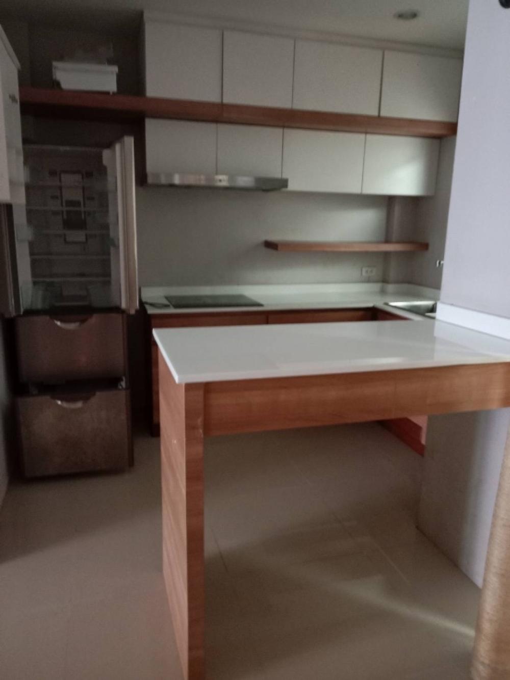 For RentTownhousePattanakan, Srinakarin : Townhome for rent, For rent the exclusive pattanakarn 44, The Exclusive Pattanakarn 44, 260 sq m., 21 sq m.