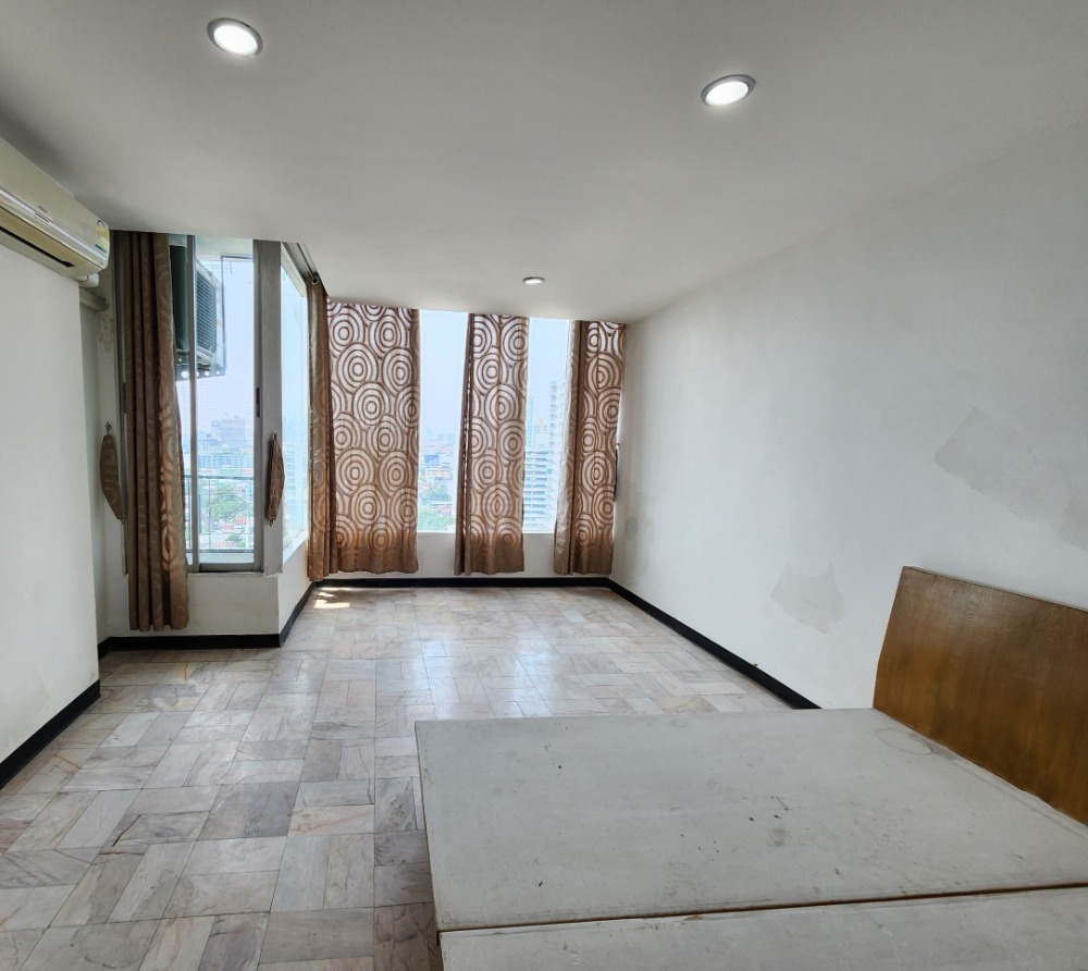 For SaleCondoKasetsart, Ratchayothin : For sale: 1 BR in condo La Maison Phahonyothin 24, 34 sqm., many units to choose, BEST PRICE!
