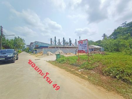 For SaleLandNakhon Si Thammarat : Land for sale near Bencham intersection Nakhon Si Thammarat, area 1 rai 1 ngan 70.7 sq m, next to the road on both sides.