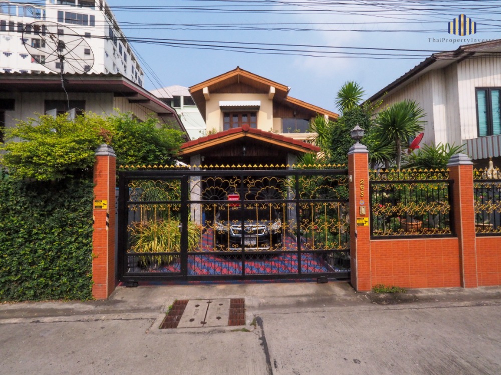 For SaleHousePattanakan, Srinakarin : Prime Location!! ,2 Storey detached house for sale 51 Sq.w., Sukhumvit 81 (Onnut Soi 10 ) near BTS Onnut Station 550 meters.
