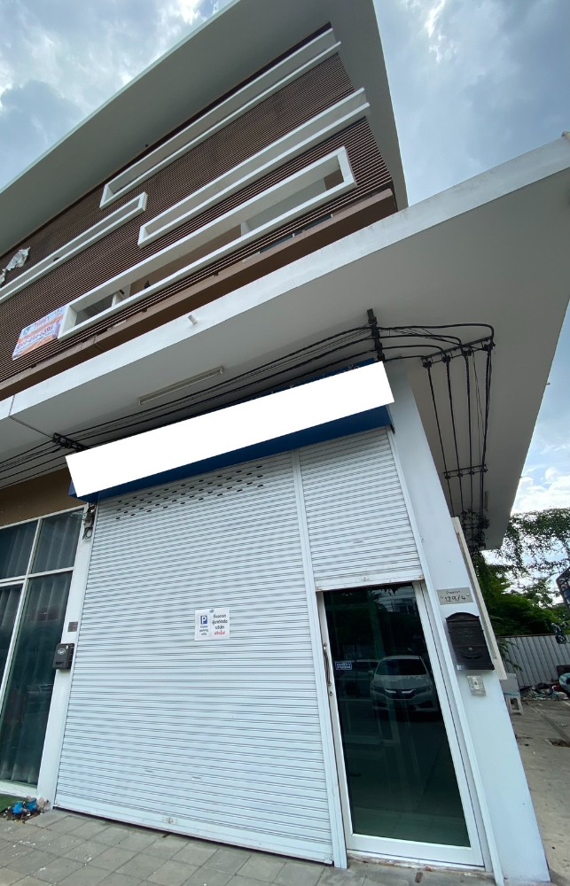 For SaleShophouseMin Buri, Romklao : 4-storey commercial building for sale, usable area 220 sq m, width 4.5 m, next to Kheha Rom Klao Road, Ramkhamhaeng, Min Buri, new cut, Rom Klao - Srinakarin, near the Orange Line MRT, with parking lots of usable space