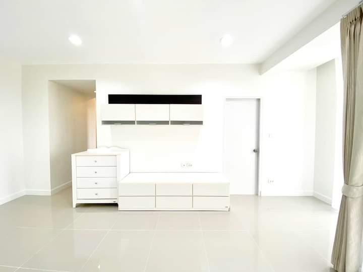 ขายคอนโดลาดกระบัง สุวรรณภูมิ : 2 ห้องนอน 2 ห้องน้ำ 65 ตรม. ใกล้สนามบินสุวรรณภูมิ ราคาดีเวอร์ 1.69 ล้าน  ที่สำคัญวิวไม่บล็อคด้วยน้าาา