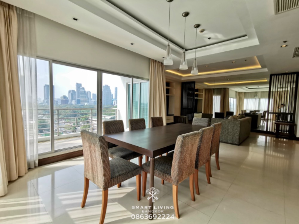 For RentCondoWitthayu, Chidlom, Langsuan, Ploenchit : ✨ 👍 A spacious and beautifully decorated 3 beds 4 baths condo with a heartwarming ambiance. This 220 sqm features a wide balcony and is conveniently located near shopping malls and the BTS Ploenchit