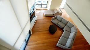 For RentCondoSukhumvit, Asoke, Thonglor : Bright Sukhumvit 24: 6bed 6bath Duplex 365sqm. 200,000/mth Am: 0656199198