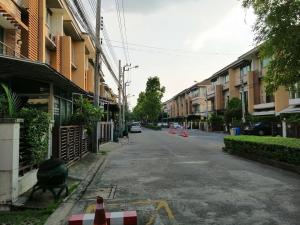 ให้เช่าทาวน์เฮ้าส์/ทาวน์โฮมพัฒนาการ ศรีนครินทร์ : ให้เช่าบ้านทาวเฮ้าส์ 3 ชั้น Plus City Park(ศรินครินทร์ สวนหลวง) -Srinakarin-Suanluang เหมาะสำหรับการอยู่อาศัย บ้านสภาพดี