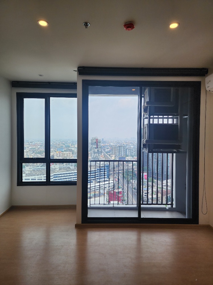 For SaleCondoLadprao, Central Ladprao : Condo for sale, 30.15 sq m., 25th floor, next to MRT Lat Phrao 50 m., 3 minutes walk, pet friendly, good view, decorated as you wish.