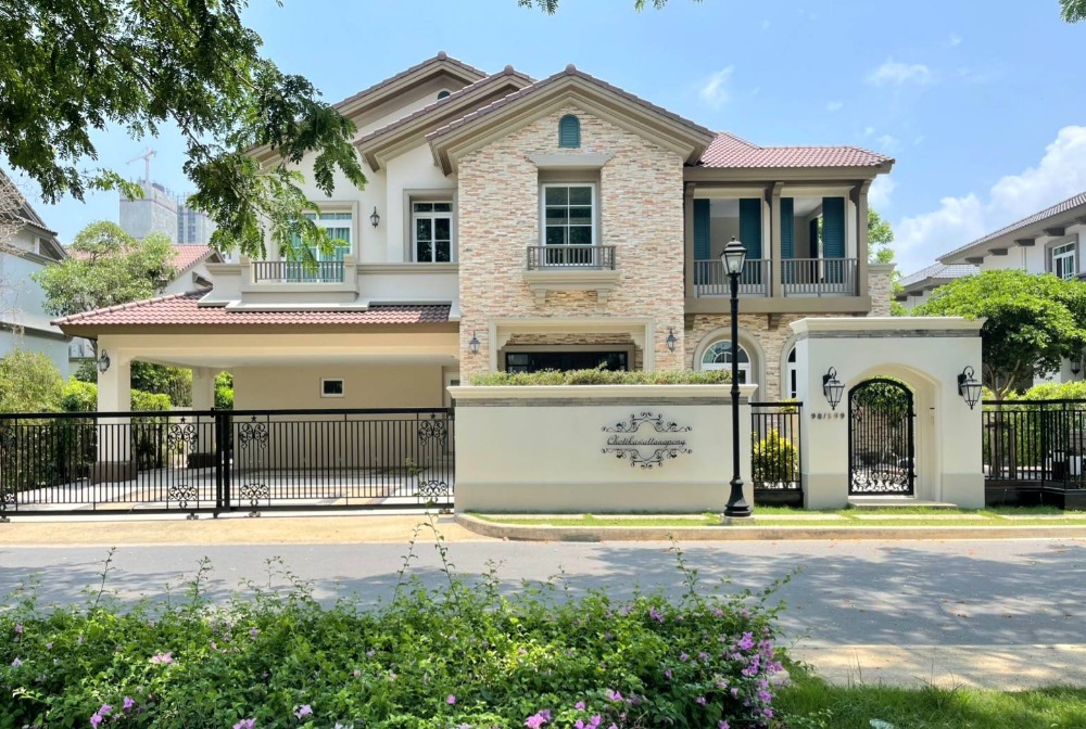 For SaleHouseBangna, Bearing, Lasalle : House for sale in Nantawan-Bangna village, km. 7, land 110 sq m., usable area 333 sq m., 4 bedrooms, 5 bathrooms, beautiful house with full furniture. You can carry your bag and move in.