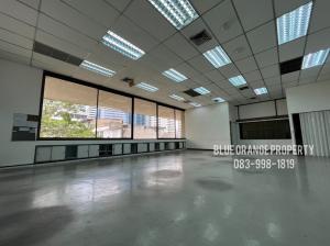 For RentOfficeSukhumvit, Asoke, Thonglor : Office space for rent, on the main road in the middle of Asoke