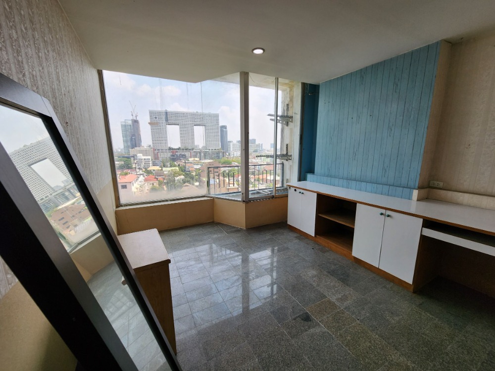 For SaleCondoKasetsart, Ratchayothin : For sale: 2 BR/1 B in condo La Maison Phahonyothin 24, 54 sqm., Fl. 10+, Unblocked view, BTS Ladprao Intersection