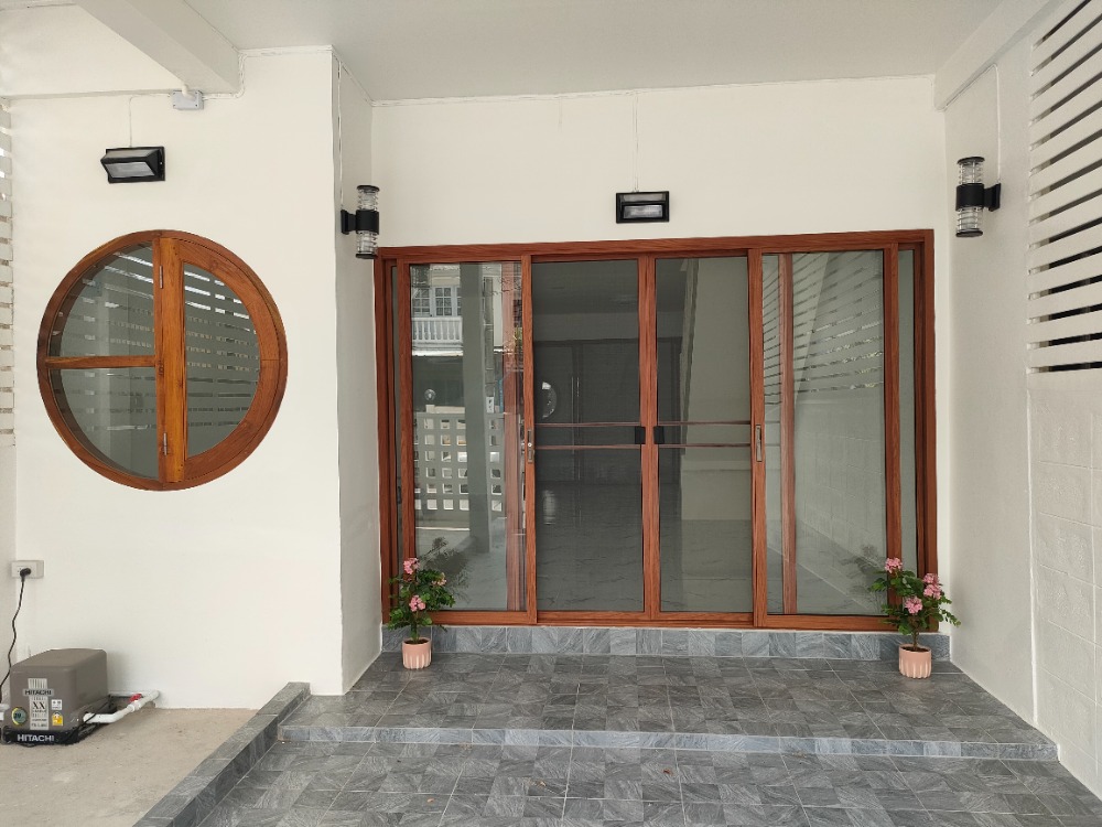 For SaleTownhouseLadprao101, Happy Land, The Mall Bang Kapi : Townhouse Ladprao Newly renovated, minimal style, 18 wah, 3 bedrooms, 2 bathrooms, Ladprao 101/Phokaew area, clean white, eye-catching with wooden doors. In the village of 101 Garden Ville