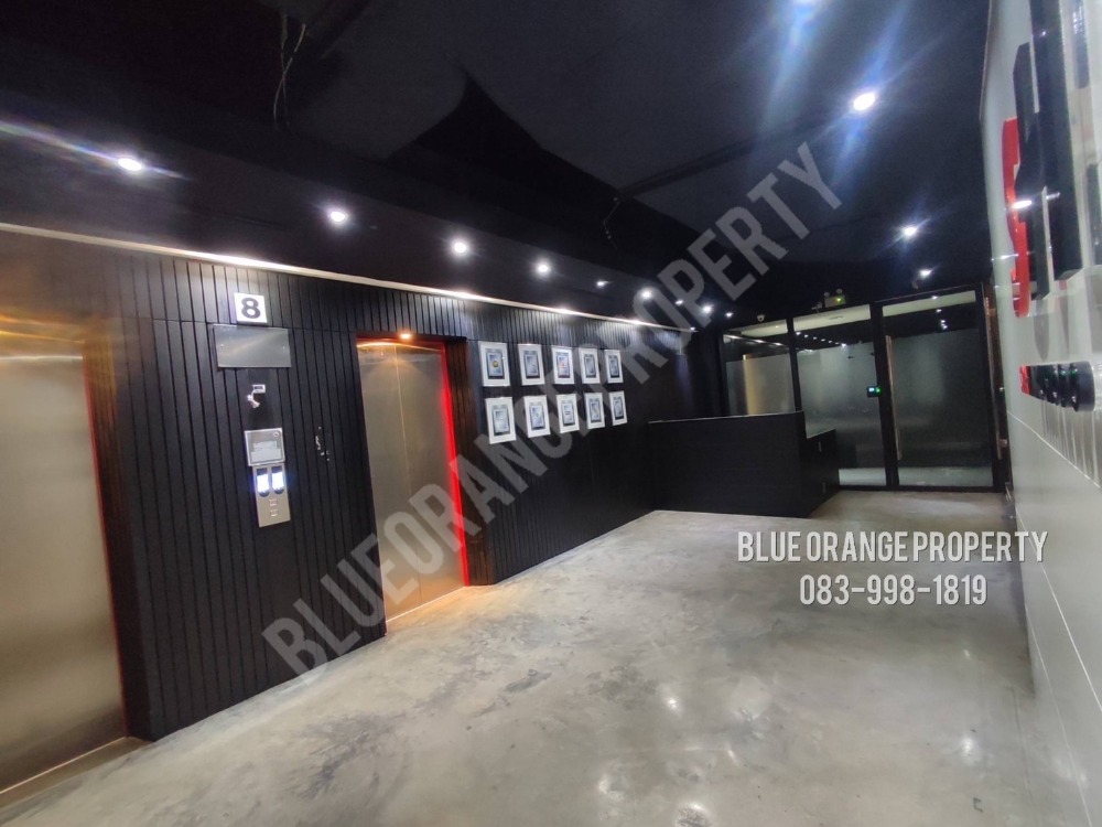 For RentOfficeSukhumvit, Asoke, Thonglor : Office space for rent, on the main road in the middle of Asoke.