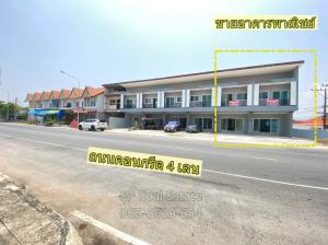 For SaleShophouseRayong : 2-storey commercial building for sale (new building) next to a 4-lane concrete road in front of Chuen Suk Village, Samnak Thon Subdistrict, Ban Chang District, Rayong Province.