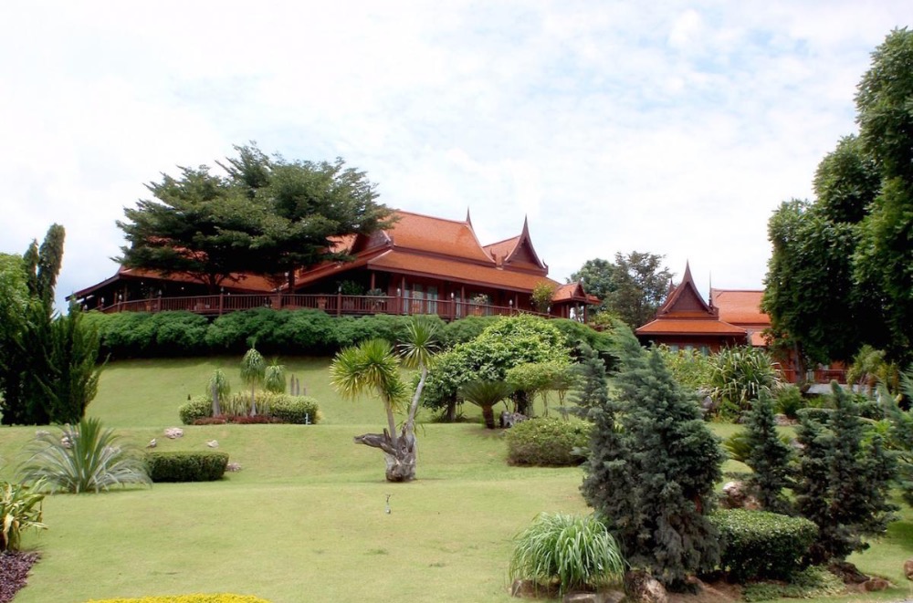 ขายบ้านปากช่อง เขาใหญ่ : บ้านเรือนไทยพร้อมที่ดิน 32 ไร่ 3 งาน 82 ตารางวา (สวนสวรรค์บนดินที่สามารถครอบครองได้ในเขาใหญ่) - ที่ตั้งของทรัพย์อยู่ใกล้กับ Villa Paradis Hotel Khaoyai