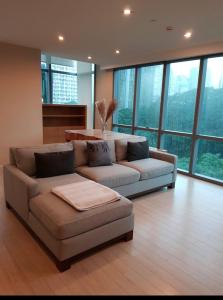 ให้เช่าคอนโดสุขุมวิท อโศก ทองหล่อ : For rent Duplex 2 bedrooms 3 baths at The Room Sukhumvit 21