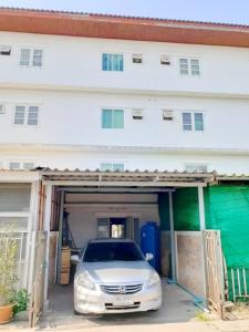 For RentShophousePathum Thani,Rangsit, Thammasat : Pathum Thani Municipal Market Front and Back of 4Parking For Rent Commercial Building 3.5 Stories 30