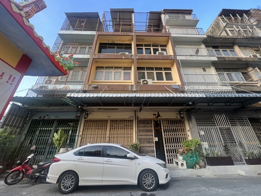 For SaleShophouseSilom, Saladaeng, Bangrak : Commercial building for sale, Rama 4-Sam Yan, area 18.1 sq.wa., 2 booths, 4 and a half floors, 4 bedrooms, 4 bathrooms, many office rooms, very good condition, supports parking for many cars,   MRT Sam Yan 600 meters