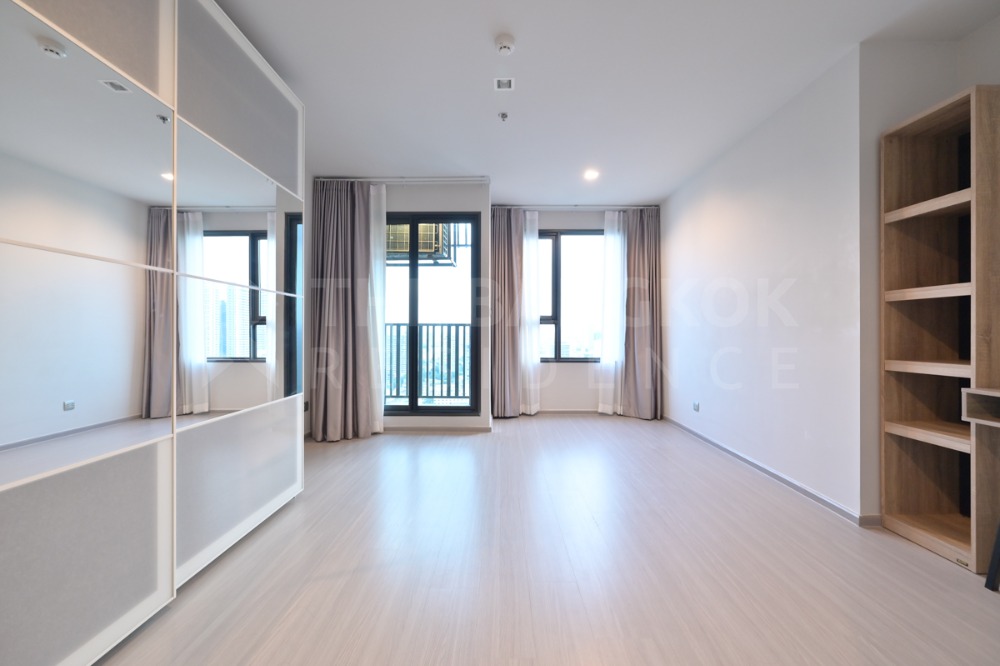 For SaleCondoLadprao, Central Ladprao : For sale, Life LadPrao, Studio room, 29 sq m, 3.99 million baht, new room, high floor 20+, unblocked view, interested call 090-9193641 Jee