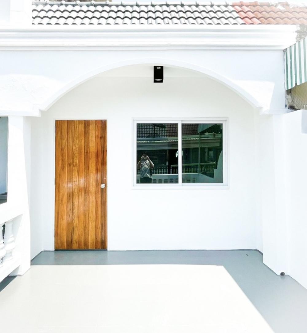 For SaleTownhouseOnnut, Udomsuk : The owner sells by himself ⭐️🔥 Townhome for sale located at Sukhumvit 101/1 Road, Wachirathamsatit 57/20. Nearby Punnawithi, Onnut, Udomsuk Areas.