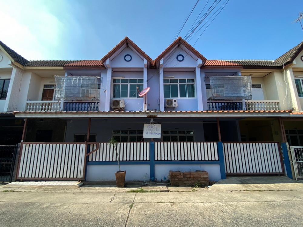 For SaleTownhouseVipawadee, Don Mueang, Lak Si : Urgent sale!! 2 townhouses next to each other (6 bedrooms, 4 bathrooms) near the bts intersection of Kor Por. Only 1 km.