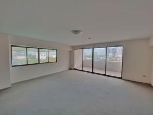For SaleCondoVipawadee, Don Mueang, Lak Si : Selling an empty room, The Royal Condo Vibhavadi project, large room, 1 bathroom, bare shell type