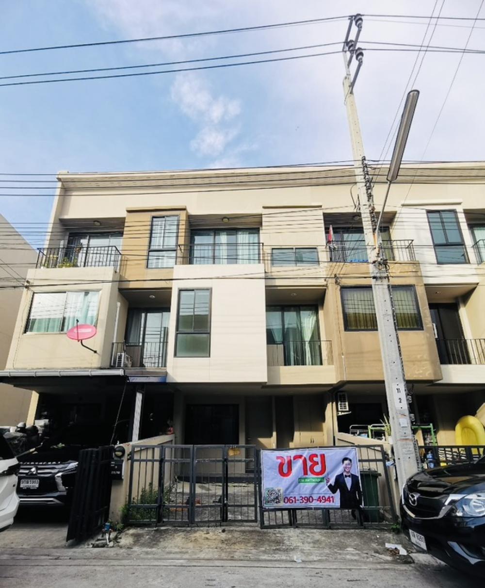 For SaleTownhouseBang kae, Phetkasem : 3-storey townhouse for sale, Mews Petchkasem 69 (Mews Petchkasem 69), 3 bedrooms / 3 bathrooms, price less than 3 million.