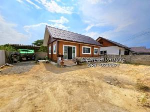 For SaleHouseChiang Mai : Beautiful house, 65 square meters, Saraphi District, near Saraphi Electricity Authority Near the main road, only 500 meters, do not have to go into a deep alley, do not have to go into a secluded alley