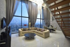 ขายคอนโดลาดพร้าว เซ็นทรัลลาดพร้าว : The Issara Ladprao - [ SALE ] ขาย Duplex 2 ชั้น 3 ห้องนอน สูงสุดๆ อลังการมาก 193 ตร. Rare item สุดๆค่ะ / ติดต่อ 065-8219716 น้ำแข็ง