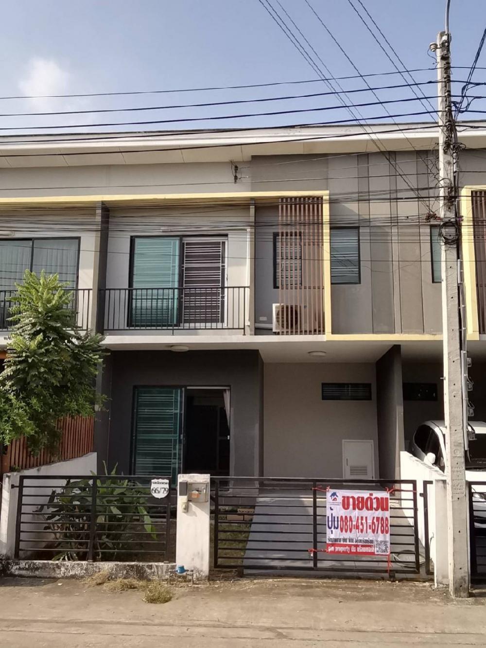 For SaleTownhouseOnnut, Udomsuk : 2-storey townhome for sale, The Connect Village 33, Wongwaen along the expressway, 3 bedrooms, 2 bathrooms, 18.2 sq m.