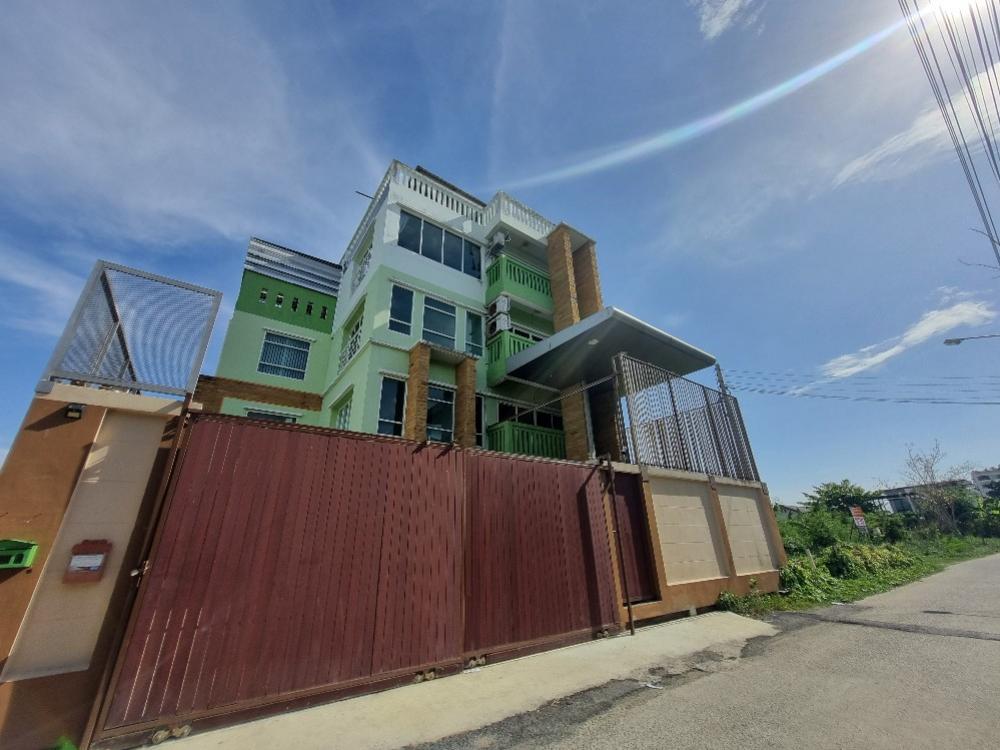 For RentOfficePattanakan, Srinakarin : Srinakarin office for rent, 4 floors with storage building, 7 car parks
