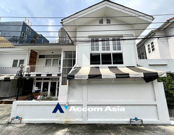 For RentHouseSiam Paragon ,Chulalongkorn,Samyan : Home Office | 3 Bedrooms House for Rent in Ploenchit, Bangkok near BTS National Stadium (AA16727)