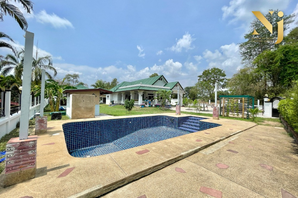 For SaleHousePattaya, Bangsaen, Chonburi : 🏡 Single-storey house with swimming pool + large garden area