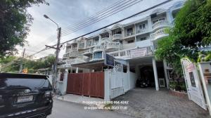 For RentTownhouseSukhumvit, Asoke, Thonglor : TownHome For Rent & Sale,Center of Thonglor, 7 minutes from BTS Thonglor 4-story building, Soi Thonglor 21, Fully Furnished & ready to move in,350 M. away from Thonglor Police Station,