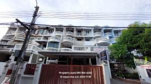 For SaleTownhouseSukhumvit, Asoke, Thonglor : Rent and sell a large townhome in the heart of Thonglor #Thonglor, just 7 minutes from BTS Thonglor, 4-storey building, Soi Thonglor 21, opposite Thonglor Police Station, 350 meters. Near Dongki Mall, just 5 minutes, land 44 sq.w., usable area 350 Sq.m. 4