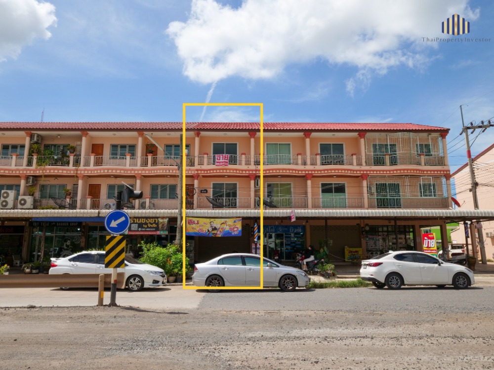 For SaleShophouseChachoengsao : Urgent sale, good price!! 3-storey commercial building, Kittiya Land Project, next to the road behind the Eastern Complex Chachoengsao, very new, 2nd and 3rd floor, never used, good location, suitable for trading, size 31 square meters