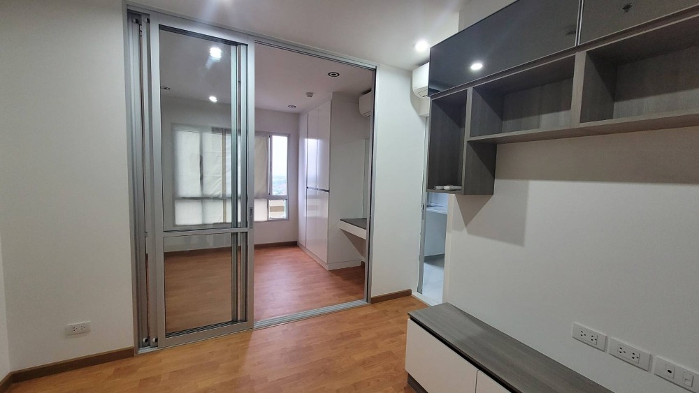 For SaleCondoBang kae, Phetkasem : Very New! Seem like first-hand. Sales The President Phetkasem–Bangkhae Condominium. Near MRT Laksong and The Mall Bangkae! You can buy 2 rooms in special price for making an adjoining room!