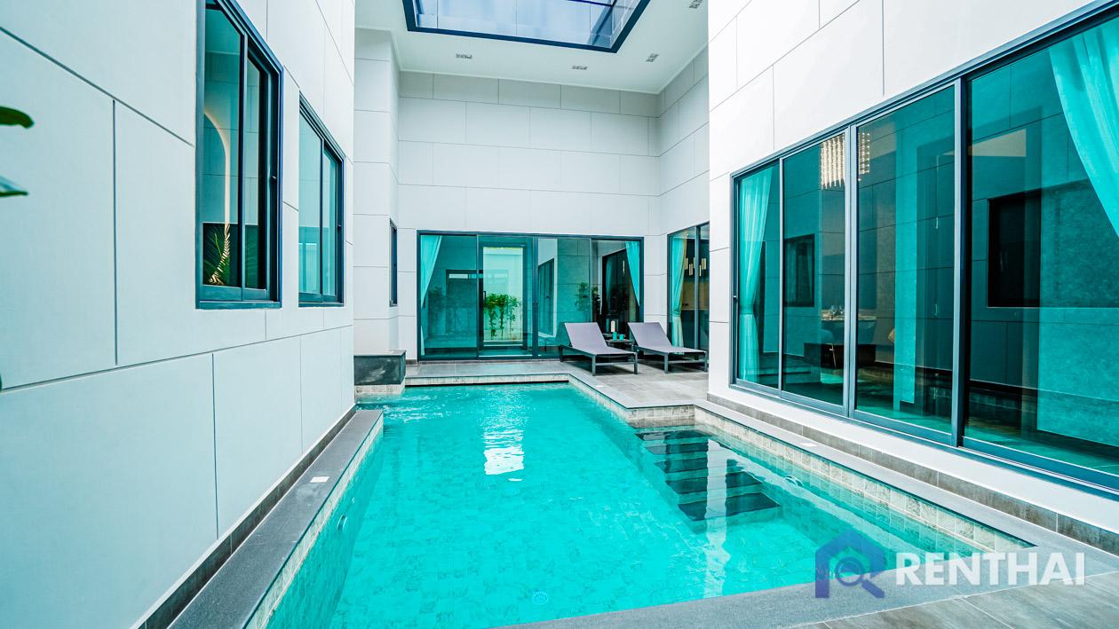 For SaleHousePattaya, Bangsaen, Chonburi : Modern style pool villa for sale, fully furnished!