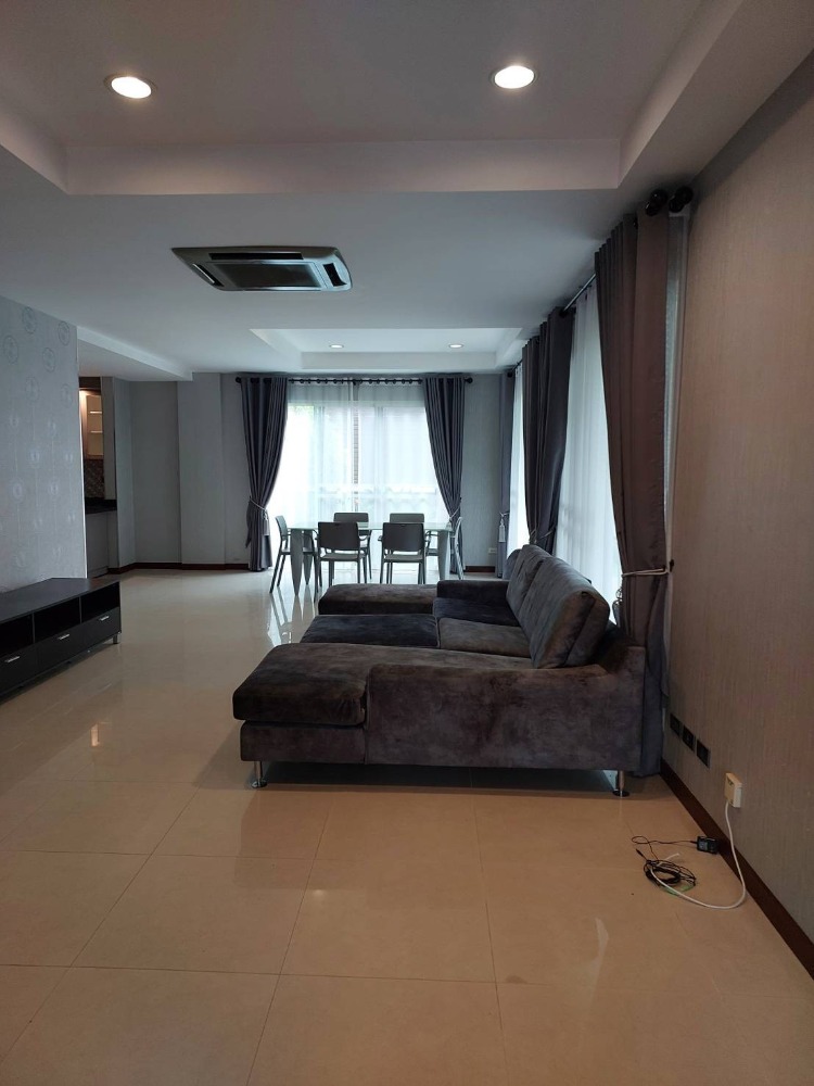 For RentHousePattanakan, Srinakarin : House for rent, Villa Arcadia, 2 floors, 91 sq m, 250 sq m, 6 bedrooms, 4 bathrooms, 1 maid, 2 car parks, beautifully decorated, fully furnished, rent 65,000 baht / month, Sri Dan Road 22