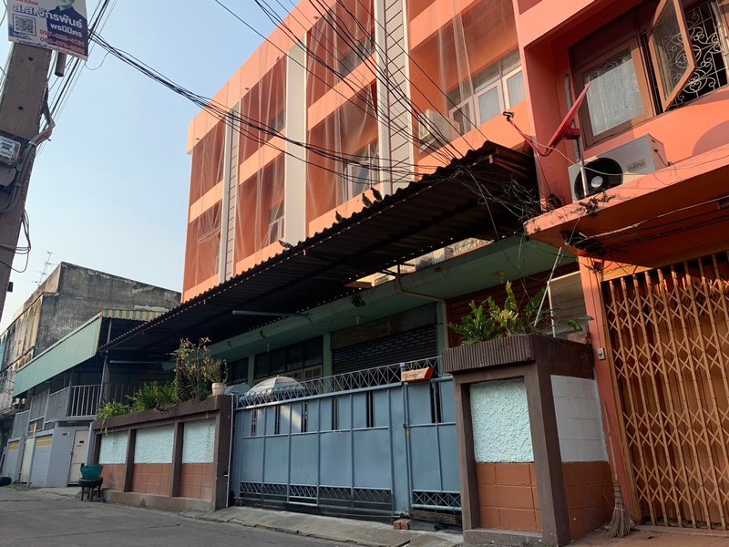 For SaleShophousePinklao, Charansanitwong : Commercial building for sale, 4 booths next to each other, Soi Charansanitwong 57/2